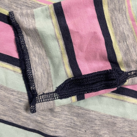 Ivivva reversible long sleeve tee. - Picture 2 of 4